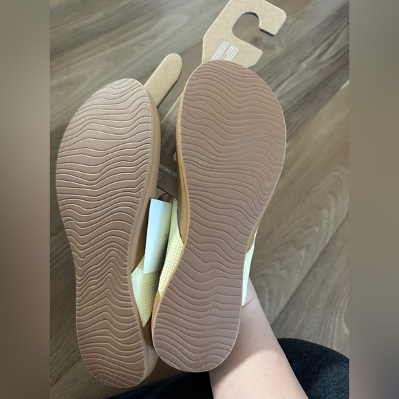 NWT Reef Women's Cushion Melody
Flip-Flops pale banana Sz 8 - Picture 6 of 6